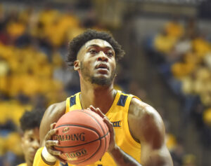 HOOPS BLOG: First game of season brings high praise from Bob Huggins for forward Derek Culver